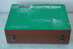 Stavebnice MEZ Elektronik - 02 dřevěný kufřík