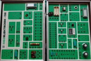 Stavebnice MEZ Elektronik 02 - koženkový kufřík